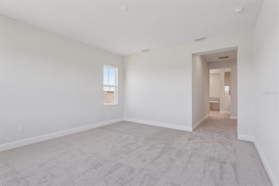 Spacious, unfurnished interior of a new home in North River Ranch, Parrish (Image 25).