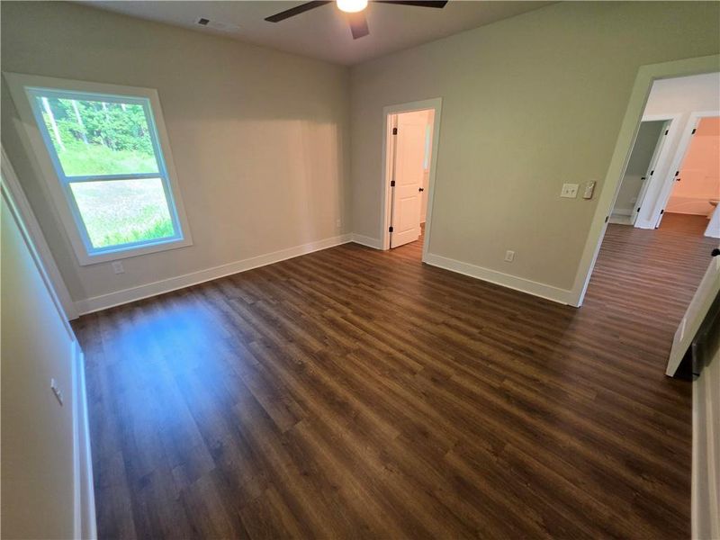 Spacious, unfurnished interior of a new home in , Dallas (Image 17).