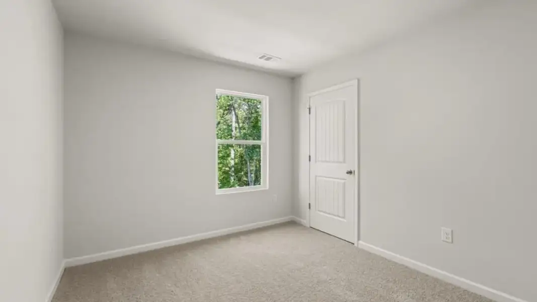 Spacious, unfurnished interior of a new home in Hughes Court, Dawsonville (Image 16).