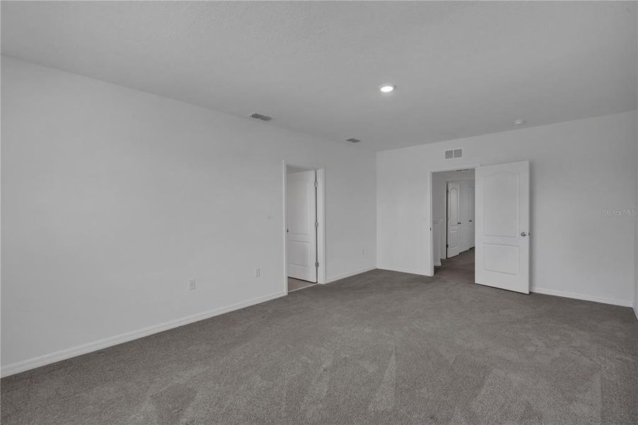Spacious, unfurnished interior of a new home in , Lakeland (Image 25).