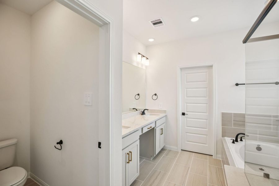 Furnished interior view inside a new home in Pinewood Trails - Luxe Series, Atascocita (Image 18). Furnished interior view inside a new home in Pinewood Trails - Luxe Series, Atascocita (Image 18).