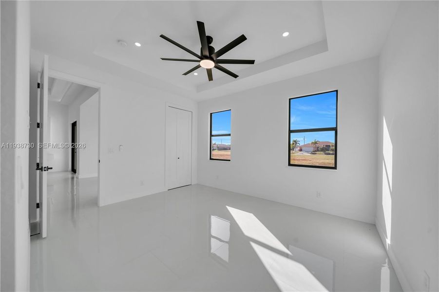 Spacious, unfurnished interior of a new home in , Cape Coral (Image 42).