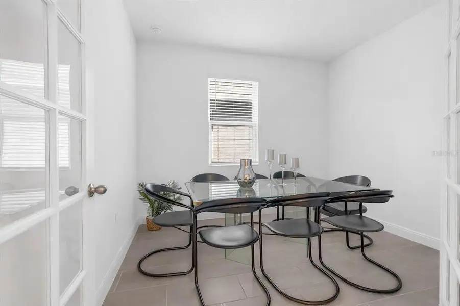 Furnished interior view inside a new home in Ridgeview, Clermont (Image 6).