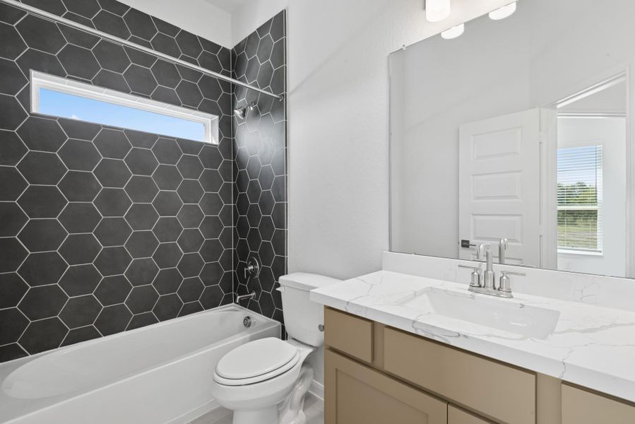 Hall bath 2 (*Photo not of actual home and used for illustration purposes only.)