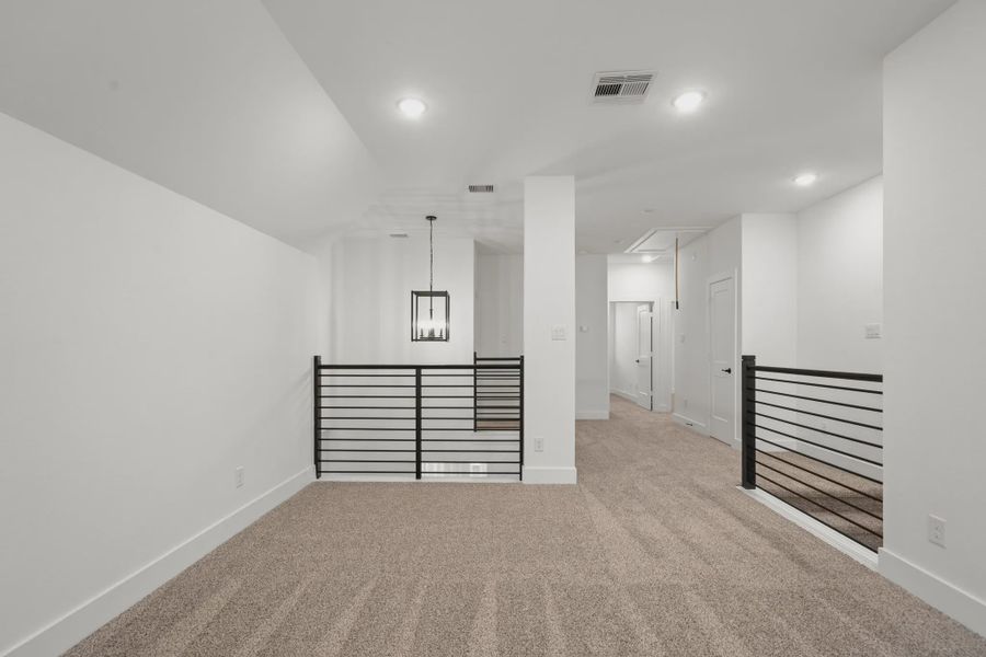 Spacious, unfurnished interior of a new home in Evergreen, Fulshear (Image 35).