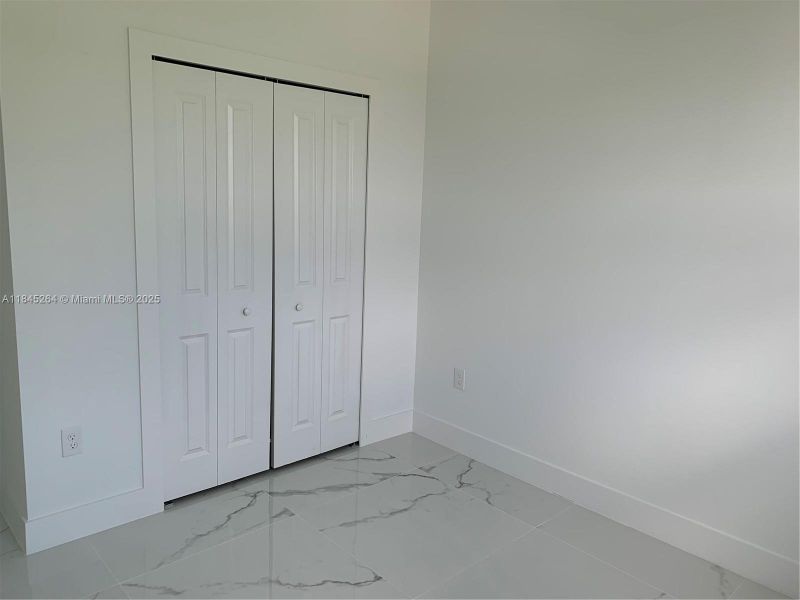 Spacious, unfurnished interior of a new home in , Lehigh Acres (Image 13).