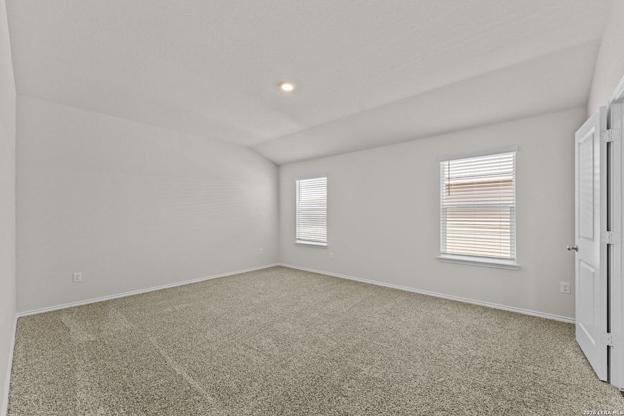 Spacious, unfurnished interior of a new home in Laurel Vistas, San Antonio (Image 27).