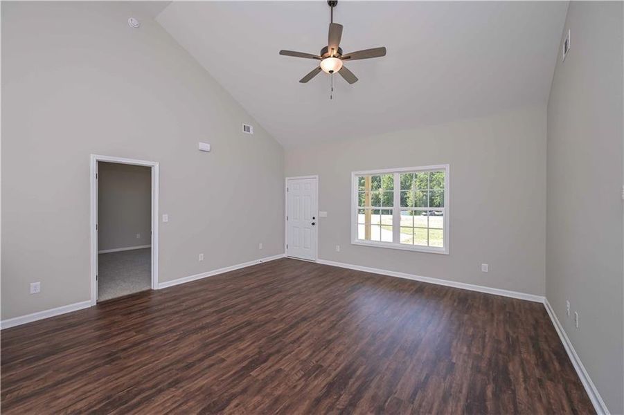 Spacious, unfurnished interior of a new home in , Temple (Image 11).
