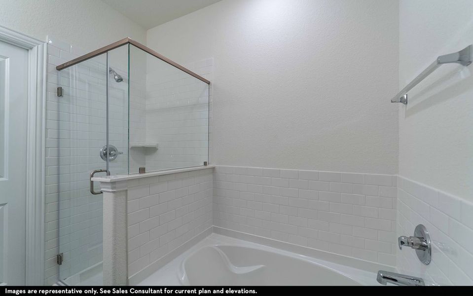 Representative interior finishes for a home built from the Lavaca by CastleRock Communities in Austin Colony, Brazoria (Image 8).