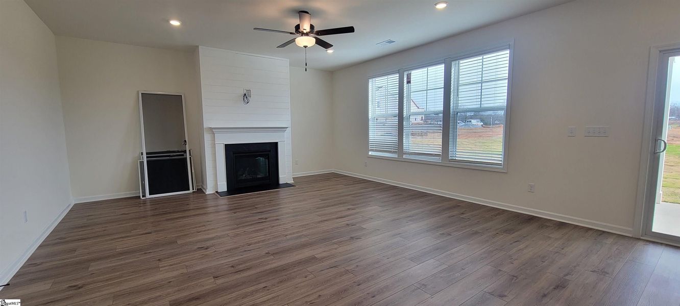 Spacious, unfurnished interior of a new home in Halton Oaks, Spartanburg (Image 16).