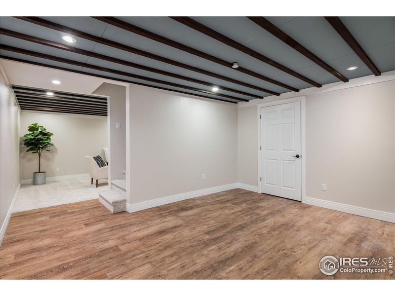 Spacious, unfurnished interior of a new home in , Golden (Image 19).