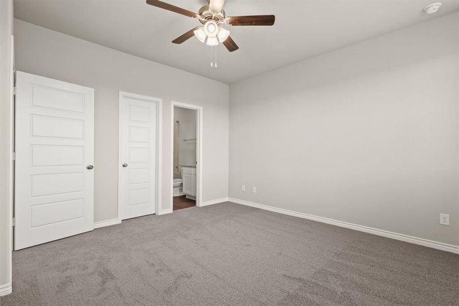 Spacious, unfurnished interior of a new home in Rocky Creek Crossing, Fort Worth (Image 20).