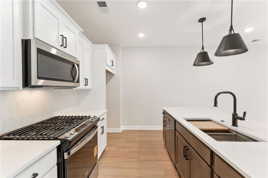Furnished interior view inside a new home in East Park Village, Kennesaw (Image 12).