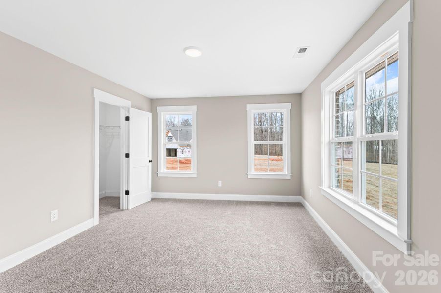 Spacious, unfurnished interior of a new home in , Lexington (Image 19).