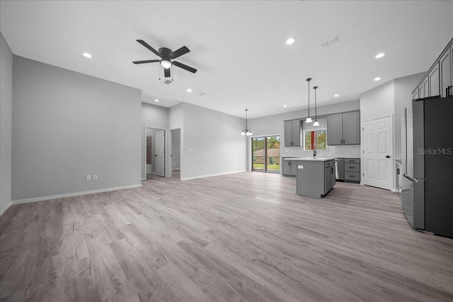 Spacious, unfurnished interior of a new home in , Ocala (Image 16).