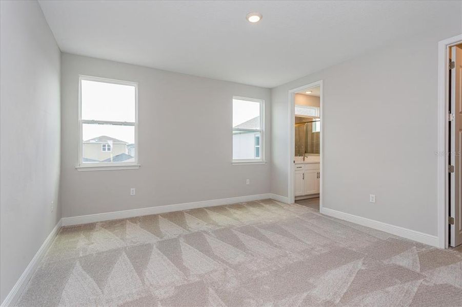 Spacious, unfurnished interior of a new home in , Orlando (Image 18).