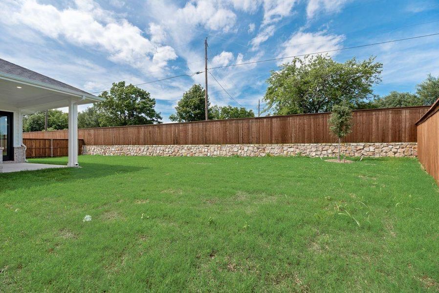 Exterior details and patio area of a home in Bayside, Rowlett (Image 4).