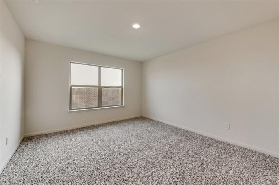 Spacious, unfurnished interior of a new home in Logan Square, Fort Worth (Image 8).