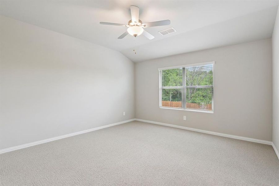 Spacious, unfurnished interior of a new home in Westmoor, Sherman (Image 25).