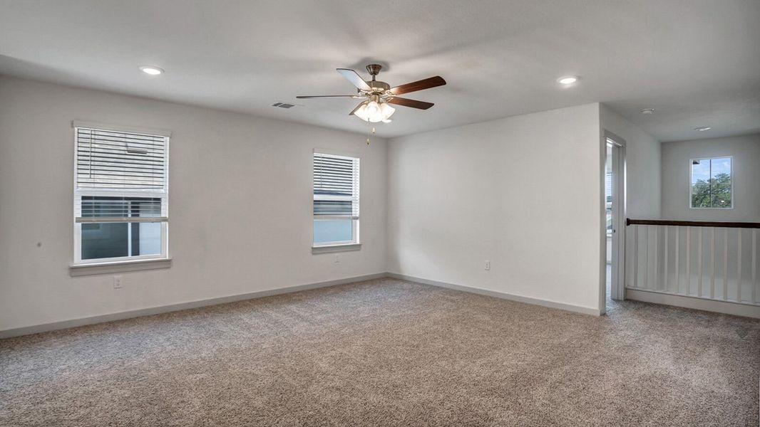 Spacious, unfurnished interior of a new home in Rosenbusch Ranch, Leander (Image 18).