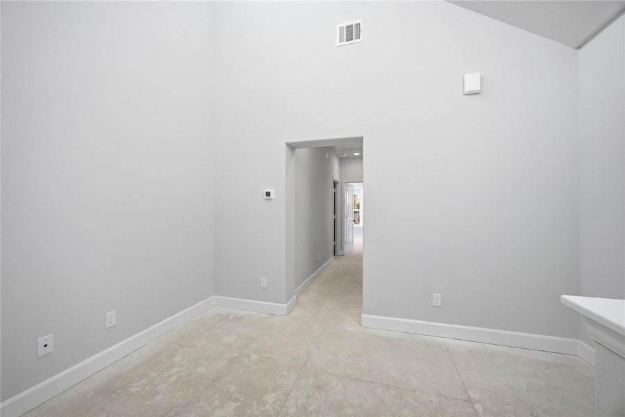 Flexible Loft Space – The upstairs loft provides an inviting area for a home office, reading nook, or playroom—tailored to your needs.