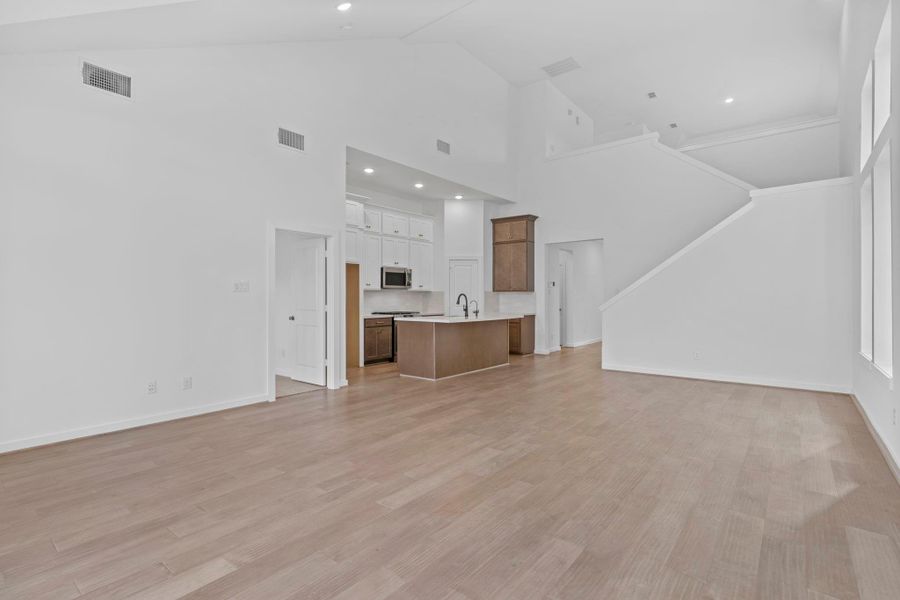 Spacious, unfurnished interior of a new home in , Missouri City (Image 15).