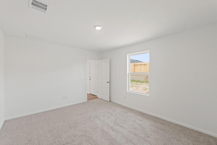 Spacious, unfurnished interior of a new home in Silverthorne, Conroe (Image 11).