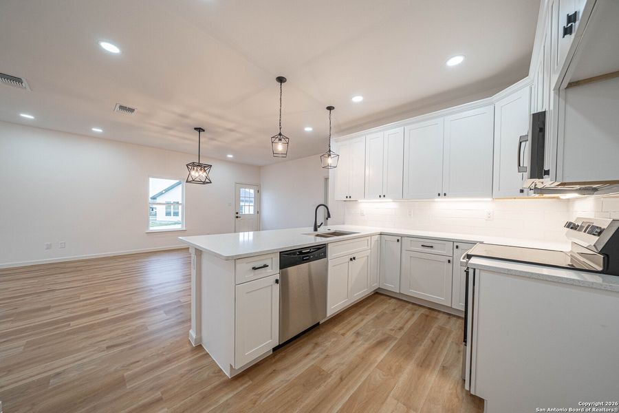 Furnished interior view inside a new home in , La Vernia (Image 6).