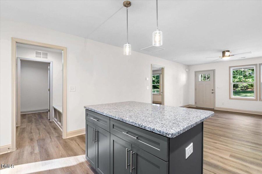 22-305 N West St-22 22-305 N West St-22