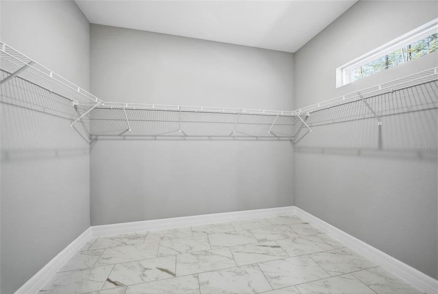 Spacious, unfurnished interior of a new home in , Hernando (Image 25).