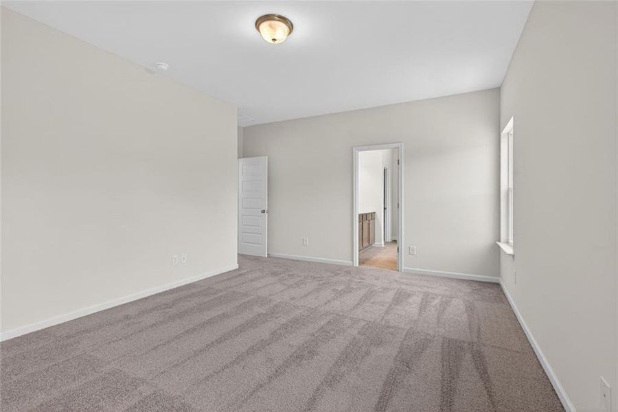 Spacious, unfurnished interior of a new home in North Haven, Rome (Image 26).
