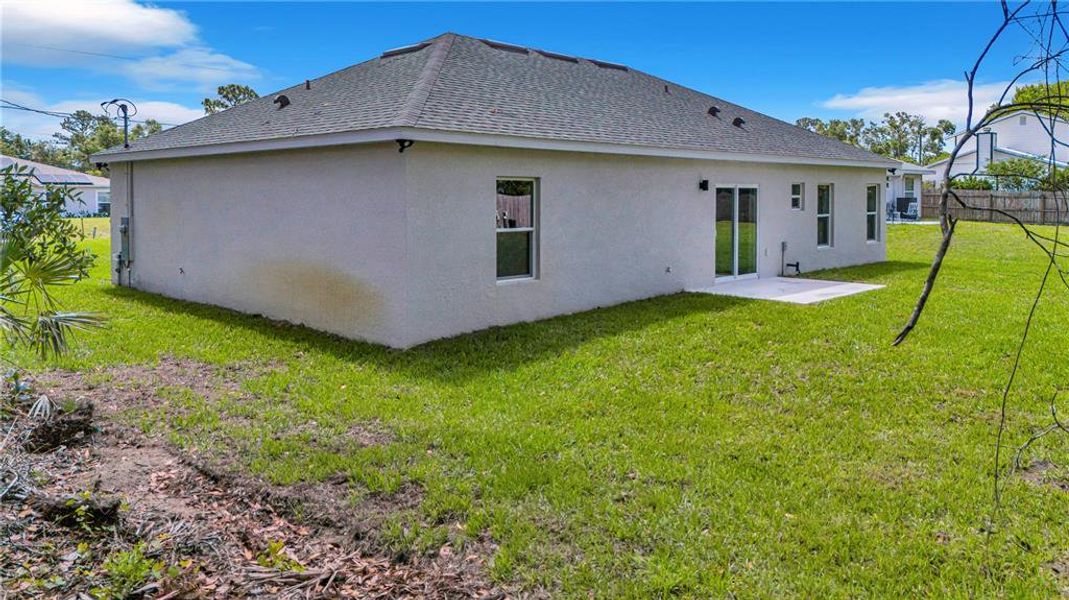 Exterior details and patio area of a home in , Deland (Image 4).