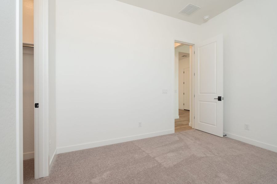 Spacious, unfurnished interior of a new home in Terraza, San Tan Valley (Image 15).