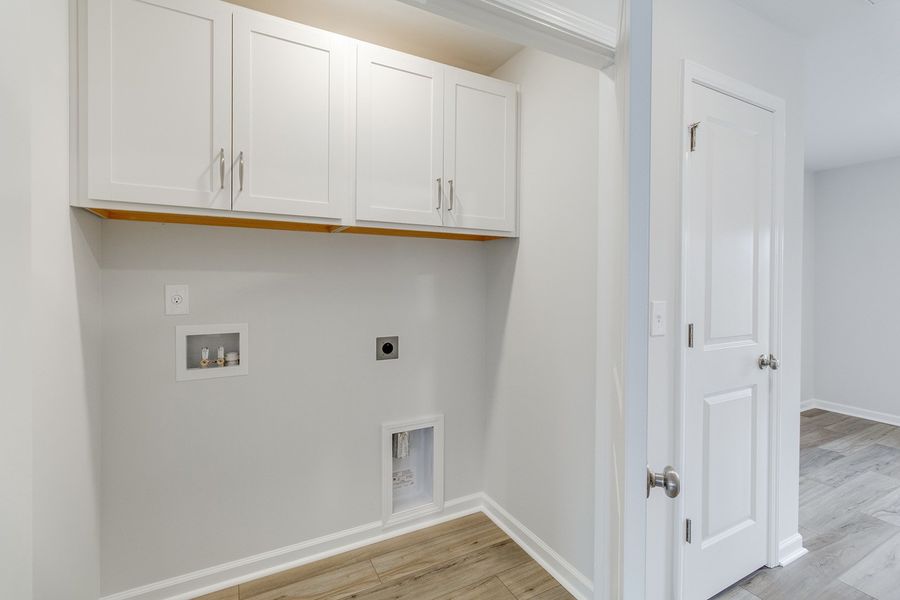 Spacious, unfurnished interior of a new home in Astoria, Columbia (Image 22).