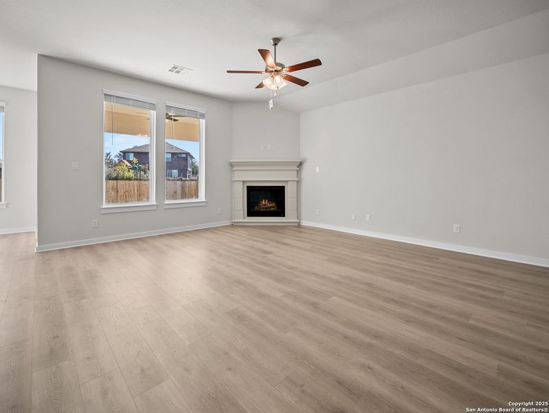 Spacious, unfurnished interior of a new home in Weltner Farms, New Braunfels (Image 8).