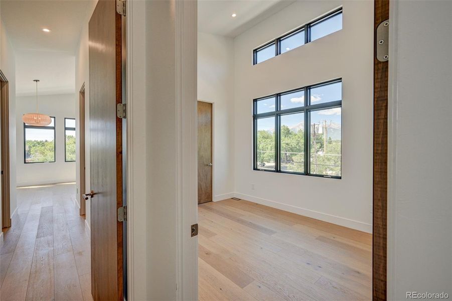 Spacious, unfurnished interior of a new home in , Buena Vista (Image 19).