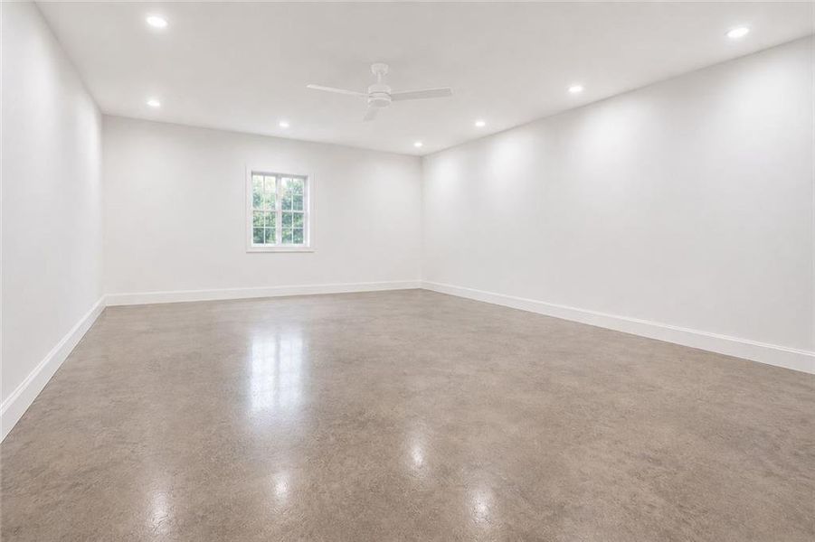 Spacious, unfurnished interior of a new home in , Snellville (Image 26). Spacious, unfurnished interior of a new home in , Snellville (Image 26).