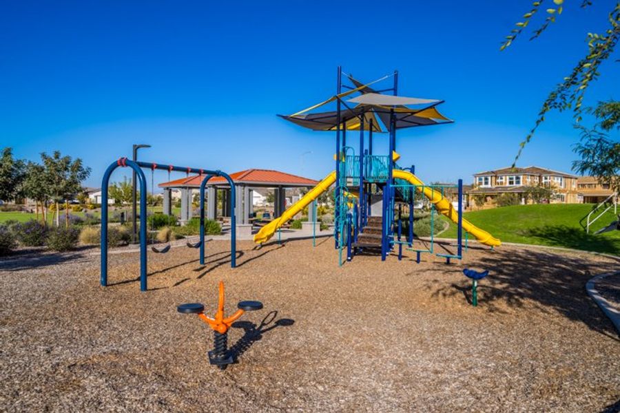 Community amenities in La Mira, Mesa (Image 30).