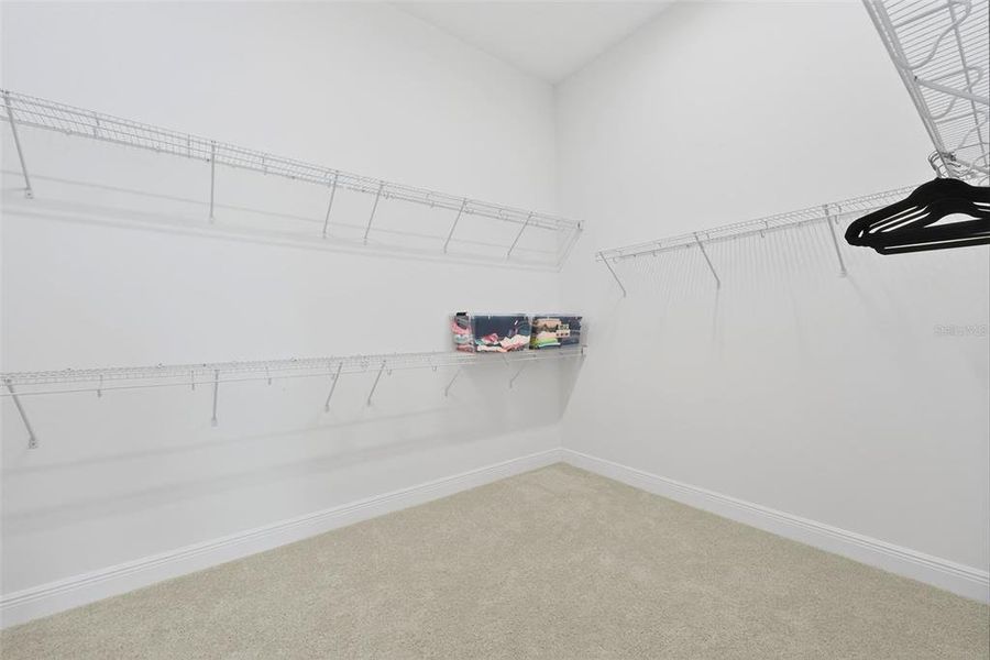 Spacious, unfurnished interior of a new home in , Sarasota (Image 19).