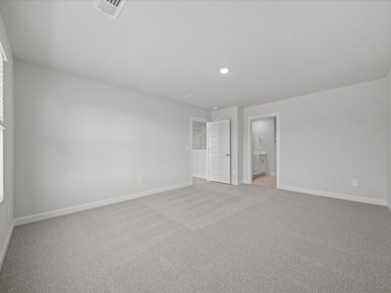 Spacious, unfurnished interior of a new home in Brayfield Manor - Signature Collection, Wellford (Image 15).