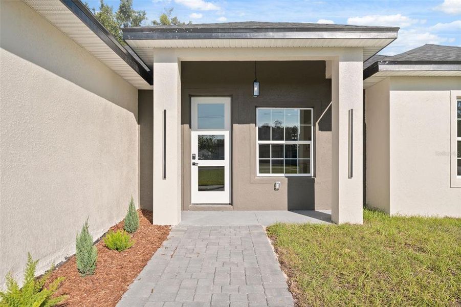 Exterior details and patio area of a home in , Ocala (Image 21).
