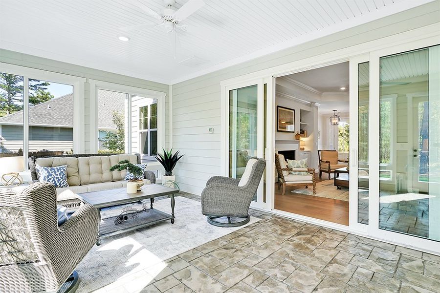 Shelter Bay, Enclosed Loggia