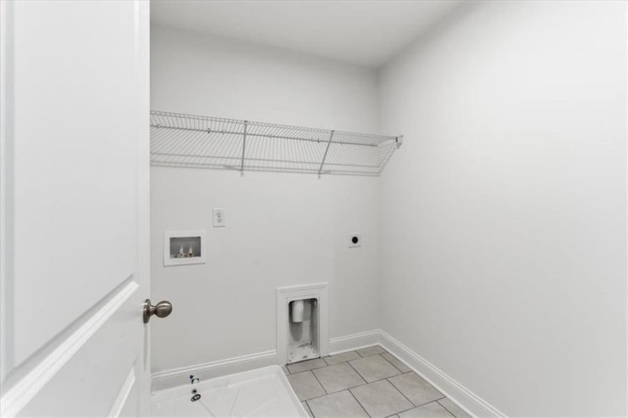 Spacious, unfurnished interior of a new home in The Estates at Hurricane Pointe, Douglasville (Image 43).