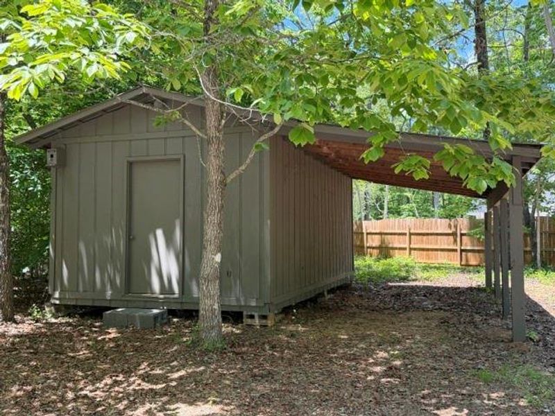 Exterior details and patio area of a home in , Dahlonega (Image 21).