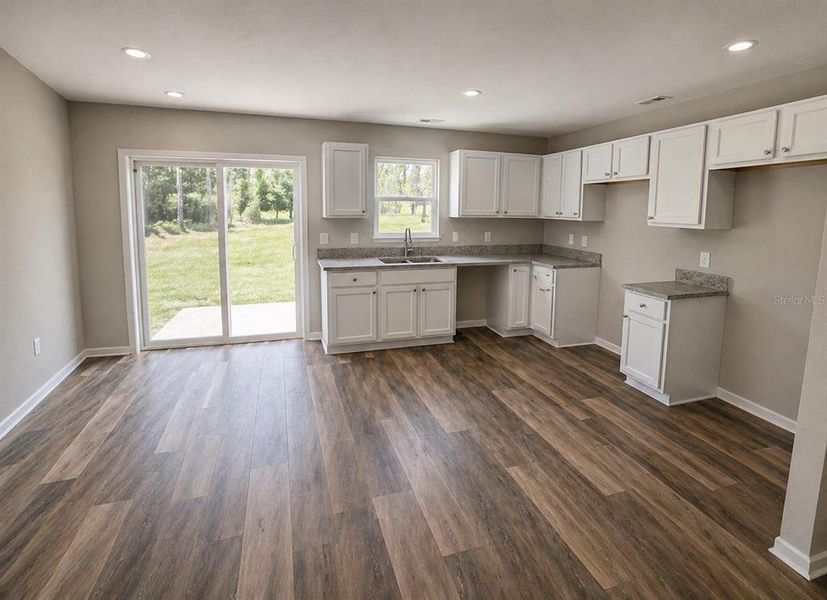 Spacious, unfurnished interior of a new home in , Dunnellon (Image 7).