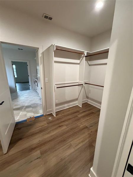 Spacious, unfurnished interior of a new home in , Abilene (Image 29).