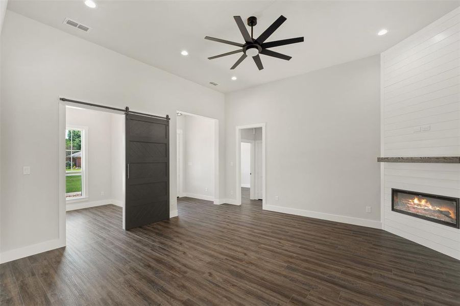 Spacious, unfurnished interior of a new home in , Mabank (Image 19).