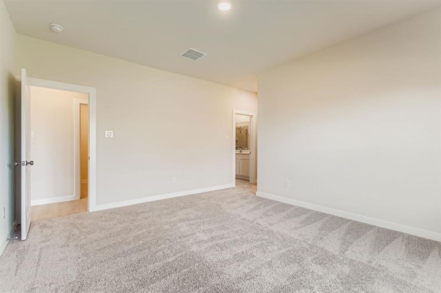 Spacious, unfurnished interior of a new home in MiraVerde, Crowley (Image 16).