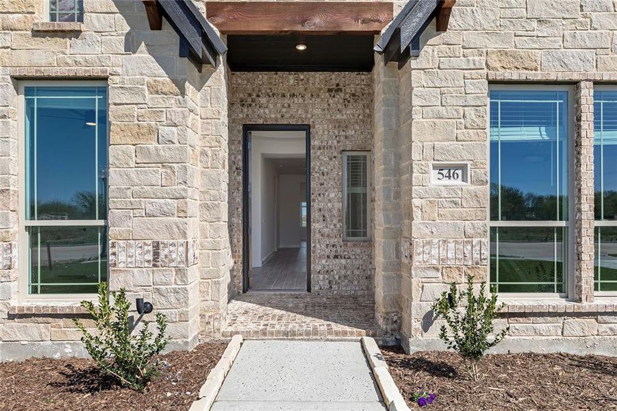 Exterior details and patio area of a home in Glenbrook, Red Oak (Image 3).