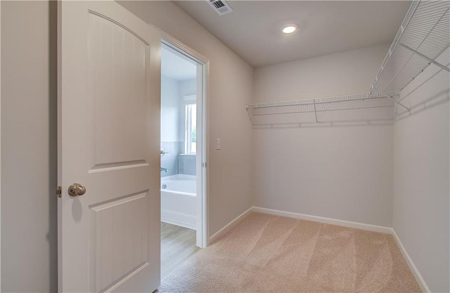 Spacious, unfurnished interior of a new home in Enclave at Evergreen, Fairburn (Image 19).